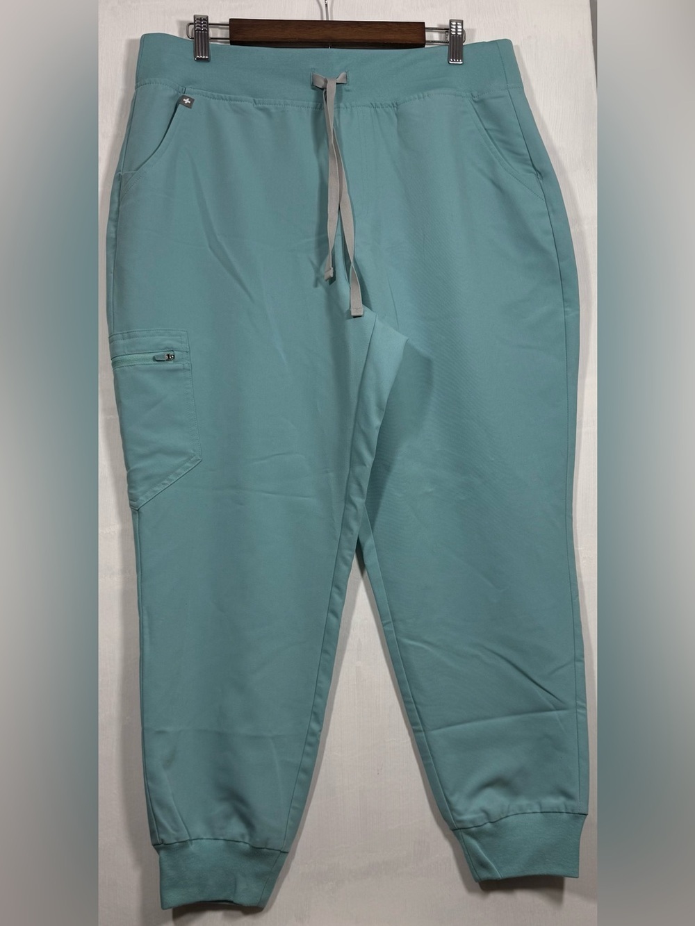 Figs Zamora Women’s Teal Jogger Scrubs with Utility Pocket